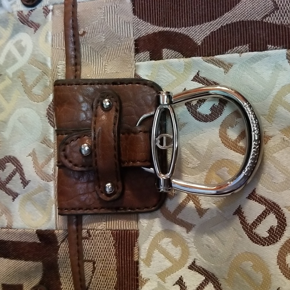 Purse - Picture 2 of 7